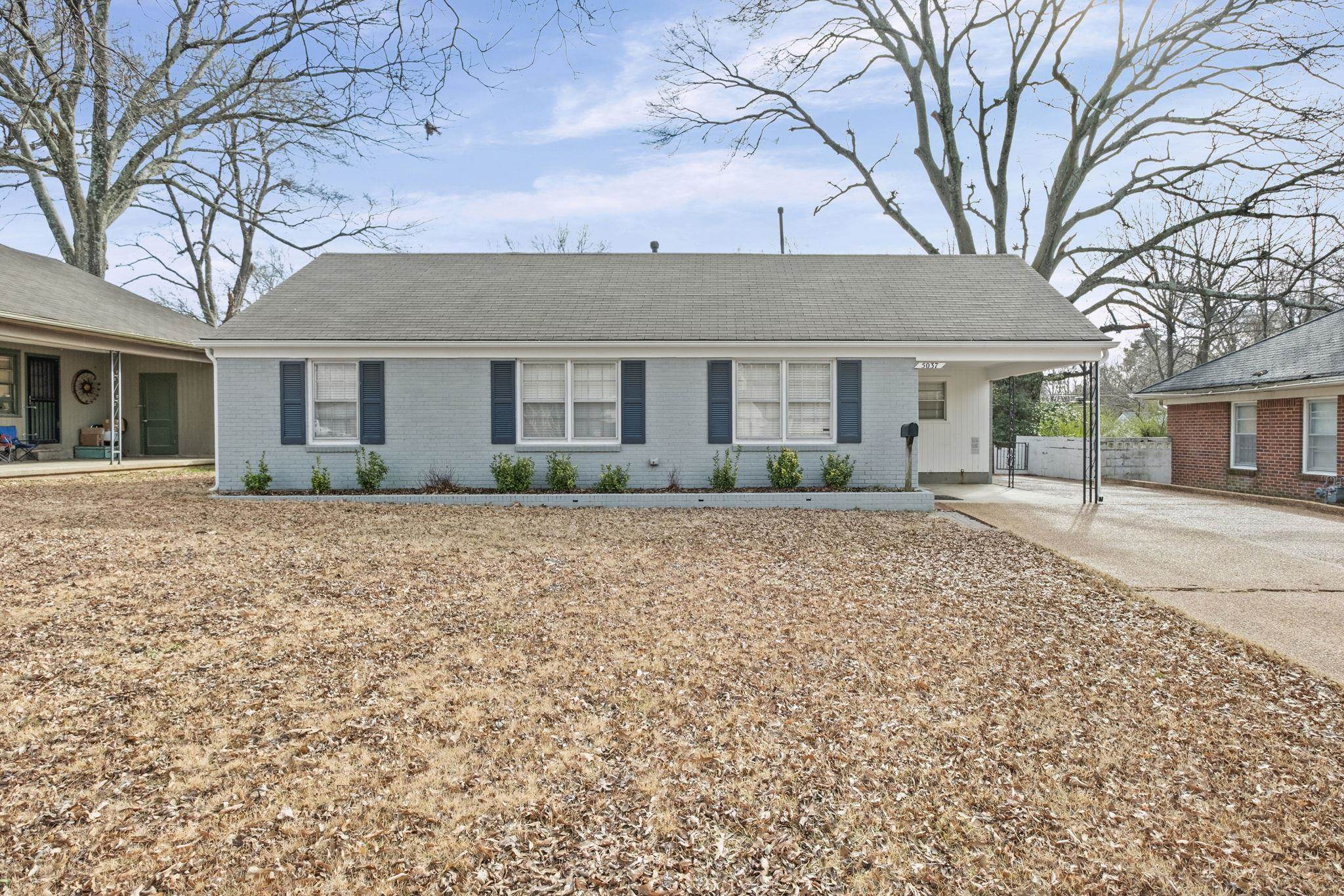 5037 Dee Road Memphis, TN 38117 - Photo 25 of 29 front view of a house with a yard