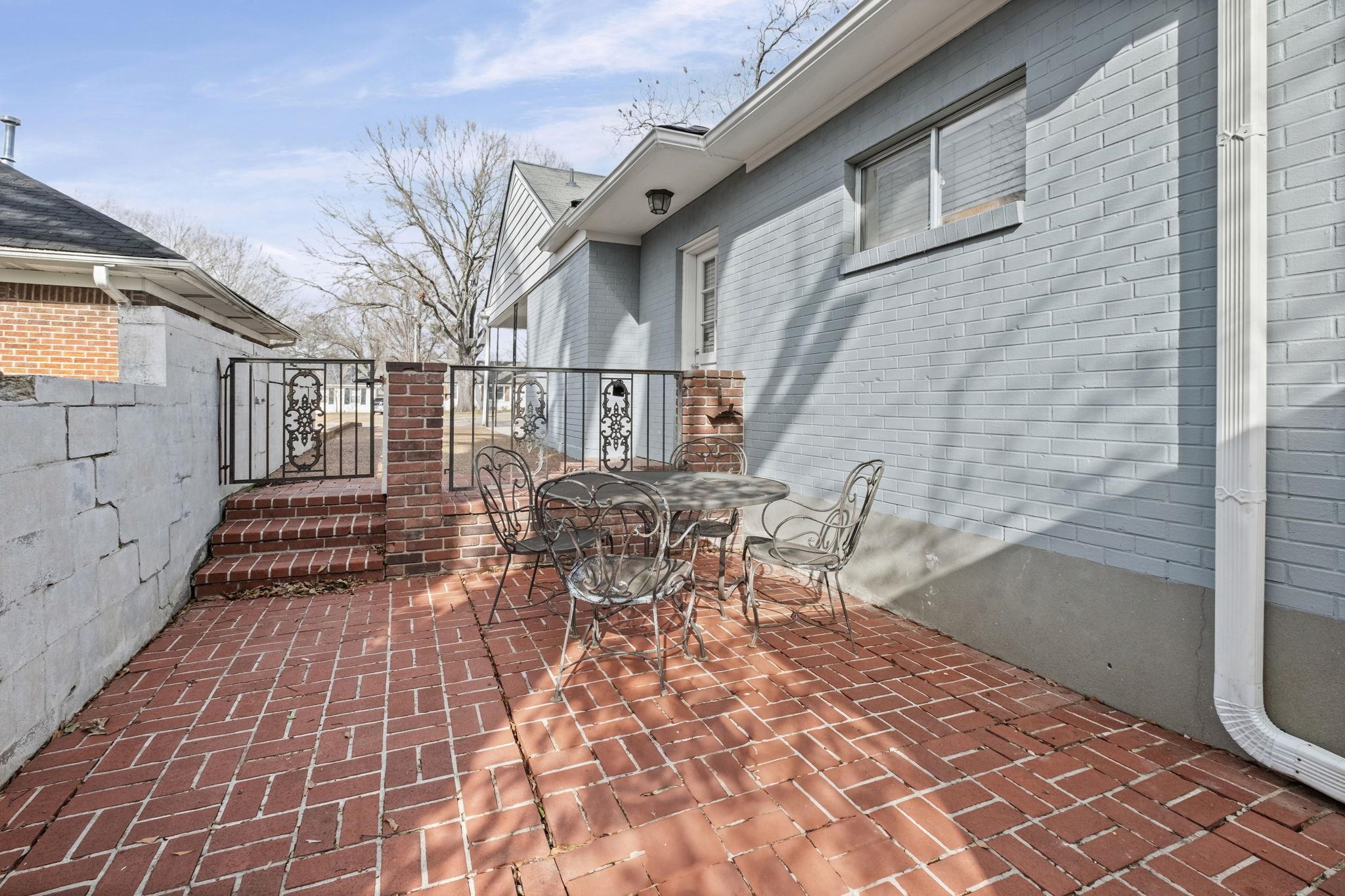 5037 Dee Road Memphis, TN 38117 - Photo 4 of 29 a view of a patio with chair and table