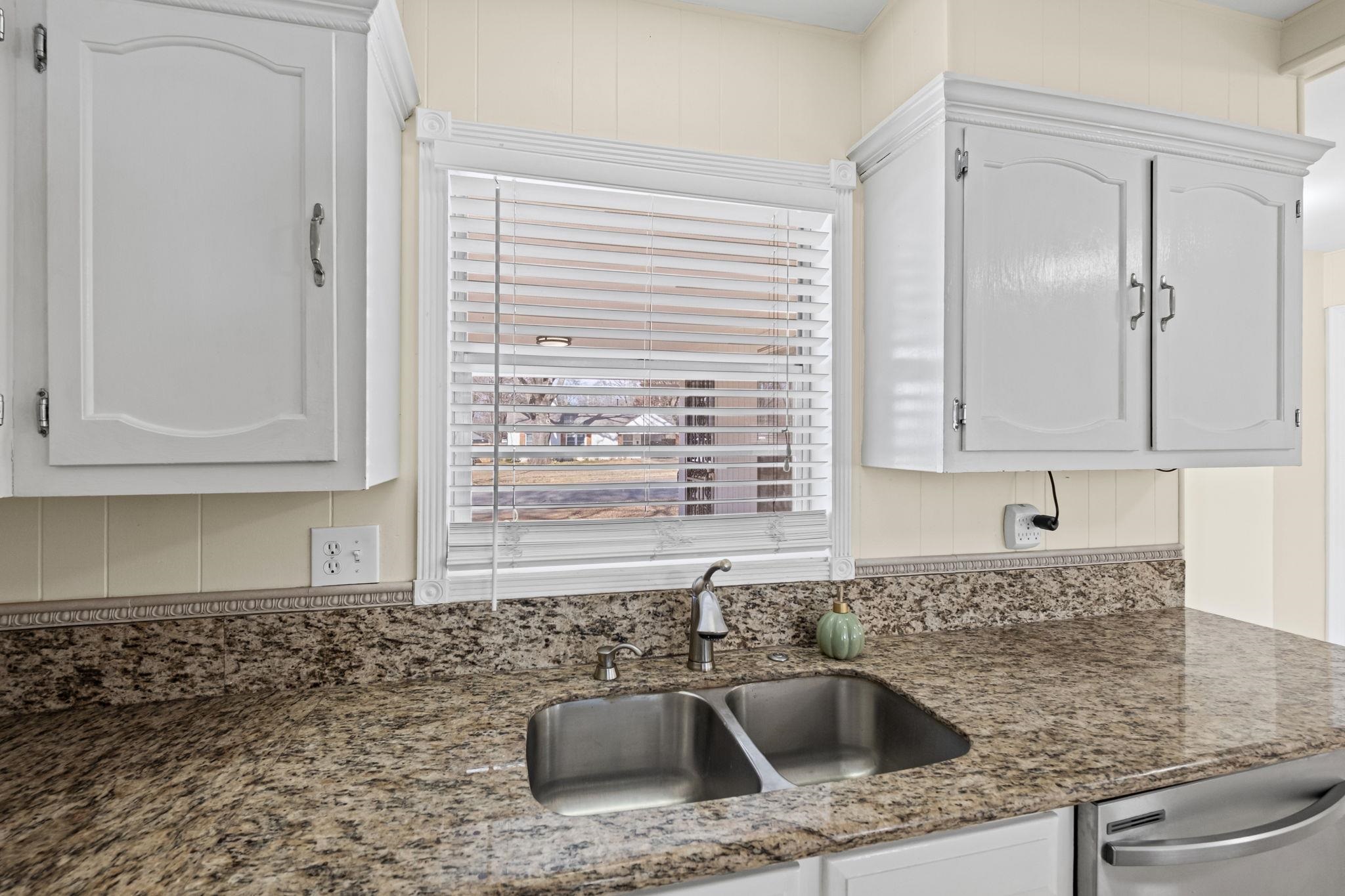 5037 Dee Road Memphis, TN 38117 - Photo 8 of 29