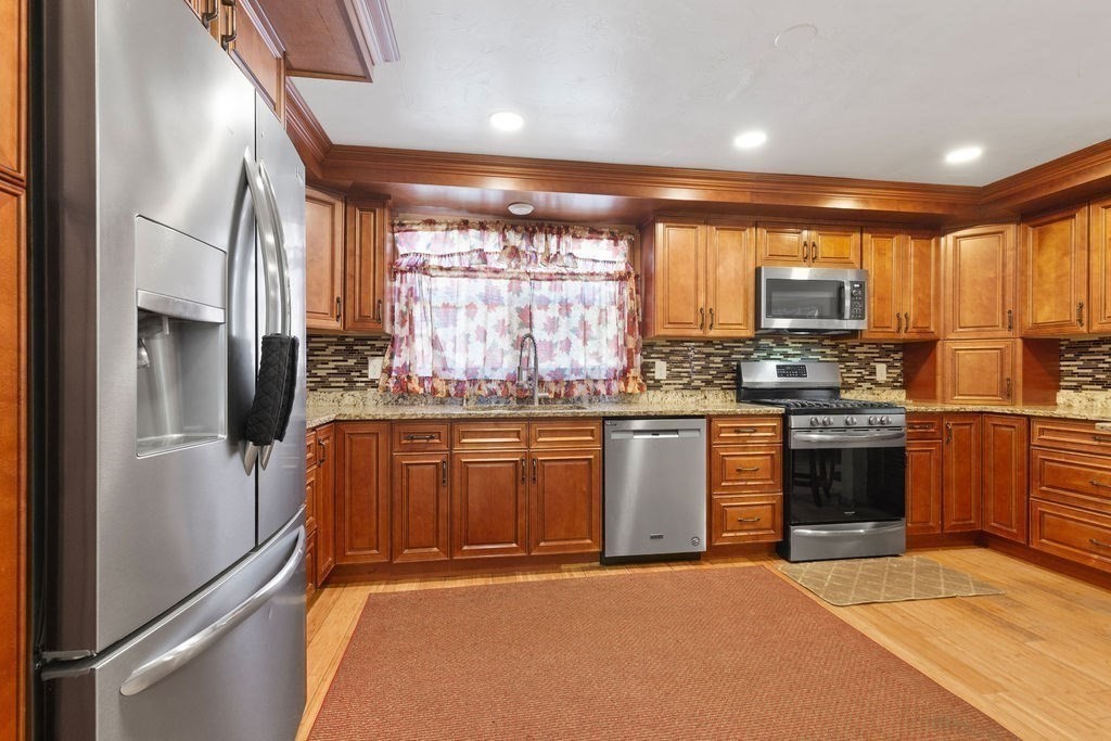 71 Dwinell Road Taunton, MA 02780 - Photo 3 of 32