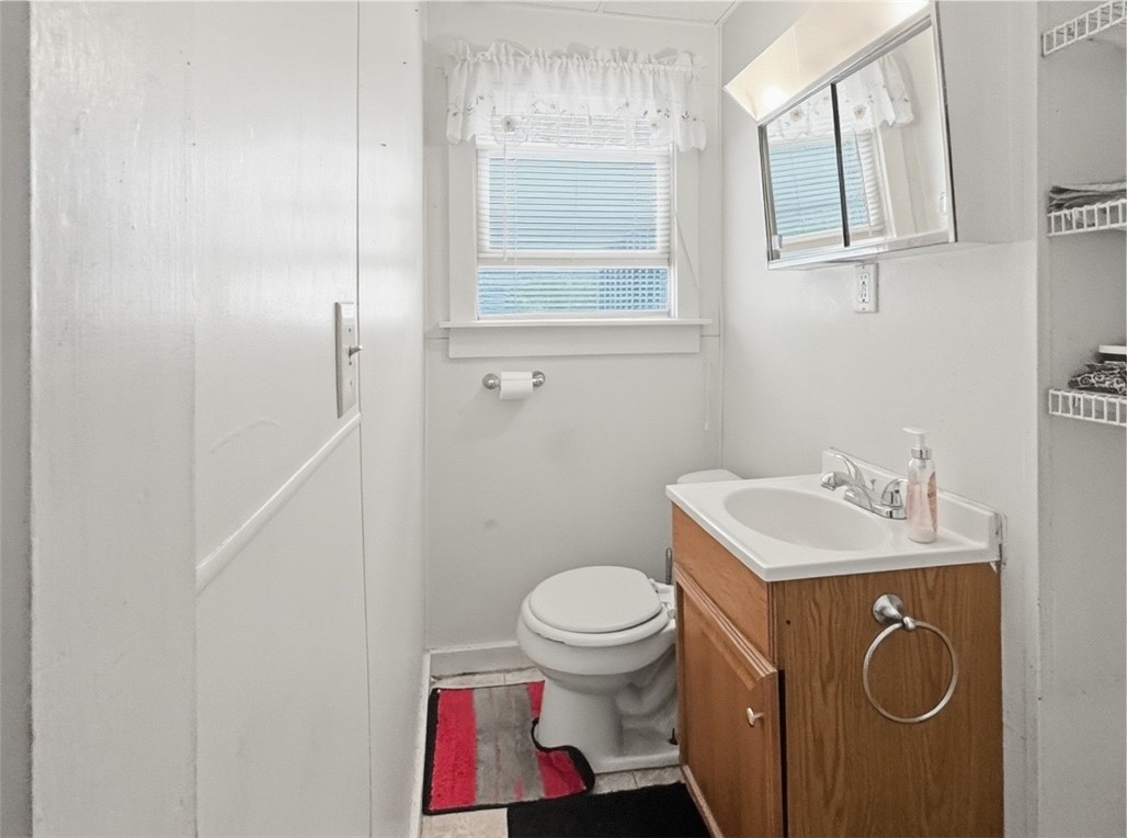 628 Robinson Street Woonsocket, RI 02895 - Photo 8 of 42 2nd floor front house