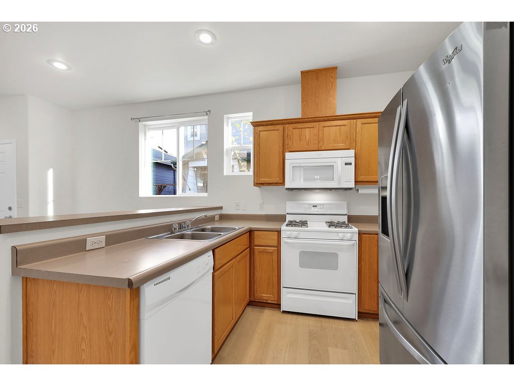 1651 Hamlet Lane Eugene, OR 97402 - Photo 7 of 27