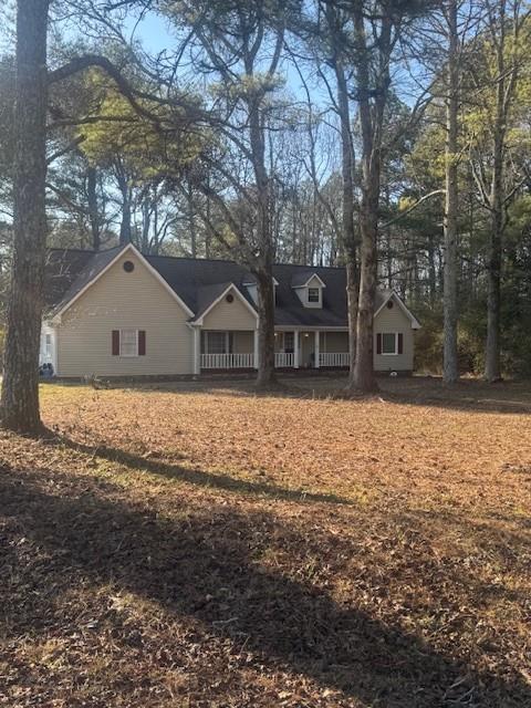 a view of house with a yard