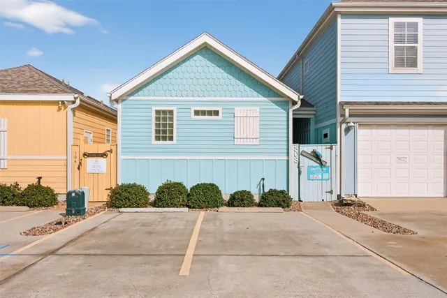 a view of a house with a yard and plants