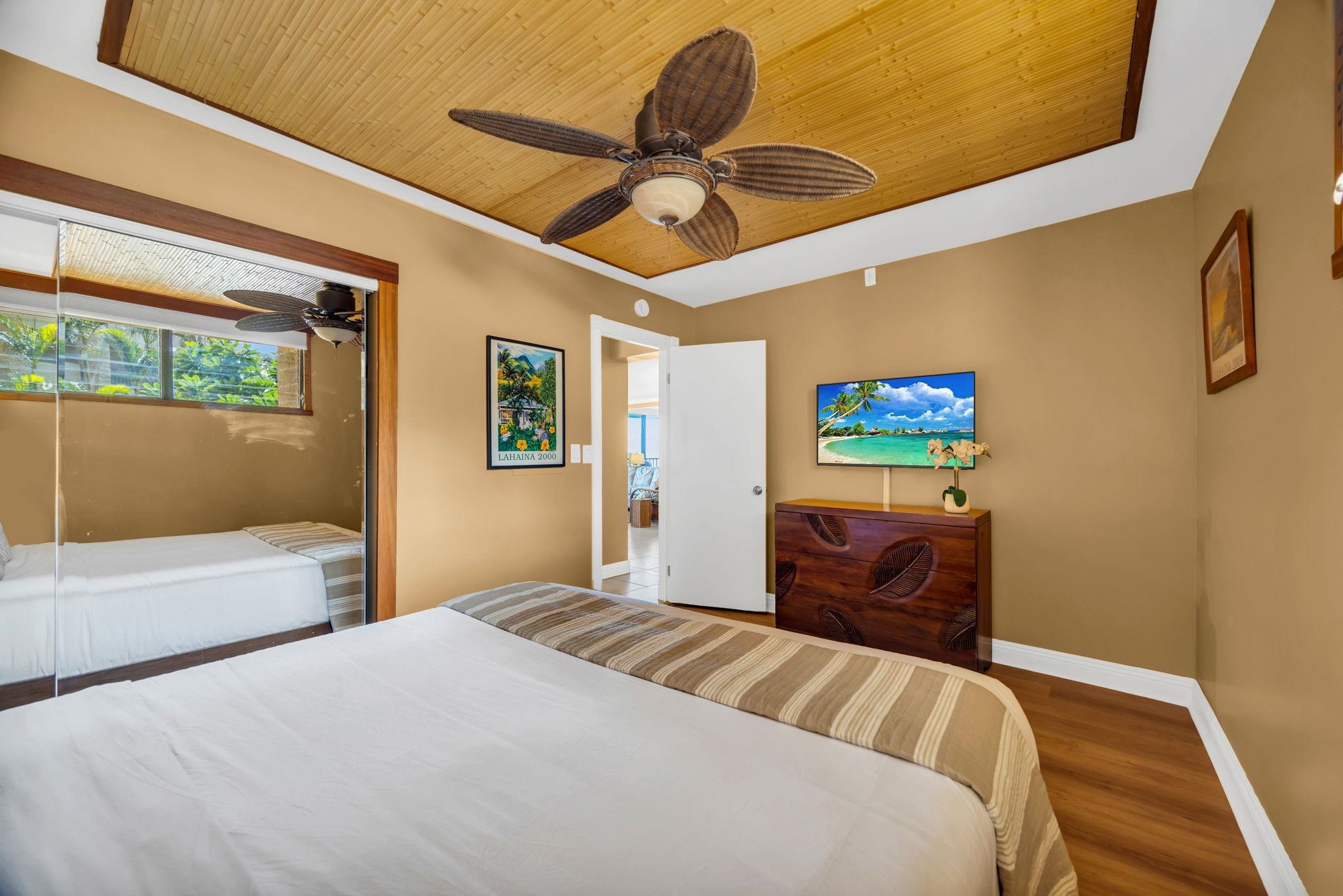 3615 Lower Honoapiilani Road, Unit 222 Lahaina, HI 96761 - Photo 17 of 50 a bedroom with a bed and a couch