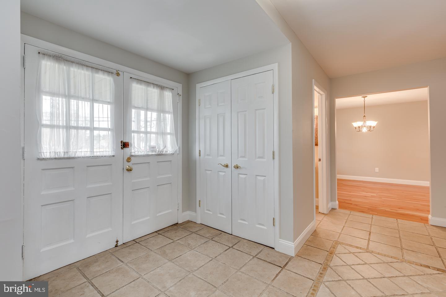 314 Surrey Road Cherry Hill, NJ 08002 - Photo 4 of 62 Foyer