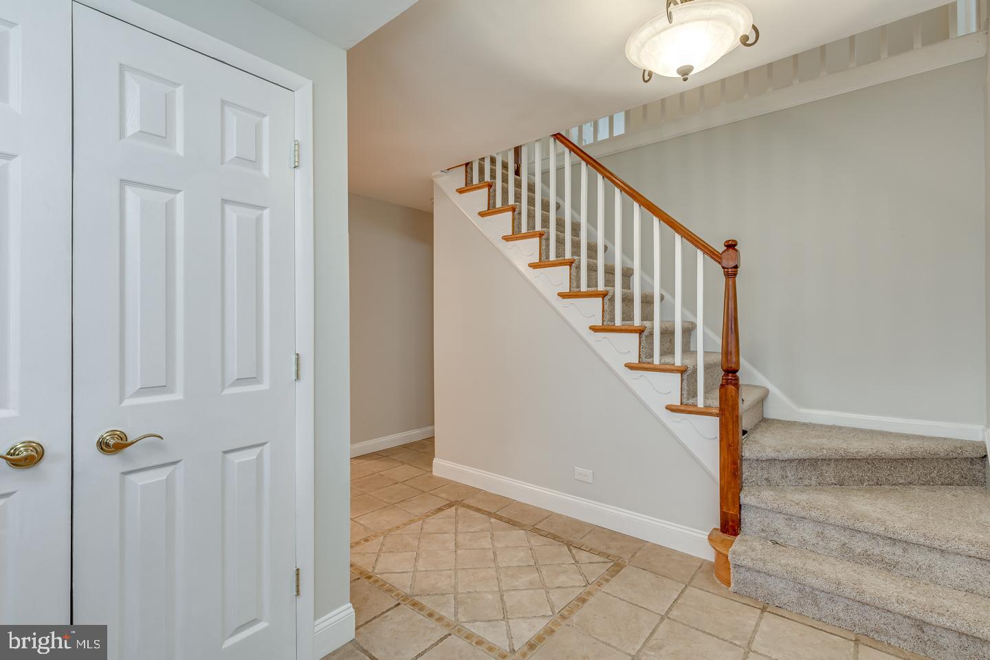 314 Surrey Road Cherry Hill, NJ 08002 - Photo 5 of 62 Foyer