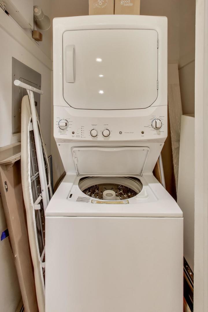 3616 North Janssen Avenue, Unit 2S Chicago, IL 60613 - Photo 20 of 22 a close view of washer and dryer