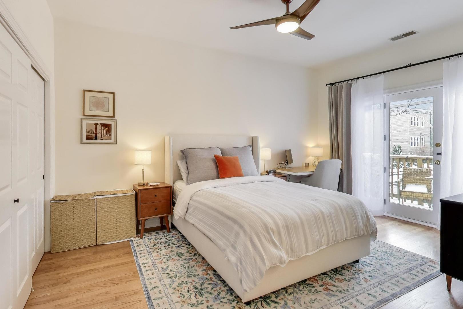 3616 North Janssen Avenue, Unit 2S Chicago, IL 60613 - Photo 9 of 22 a bedroom with a large bed and a window