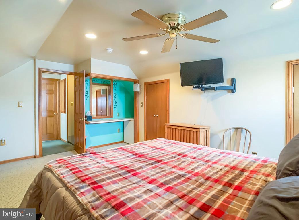 31 Honey Locust Road Levittown, PA 19056 - Photo 21 of 39 Gallery Image 21