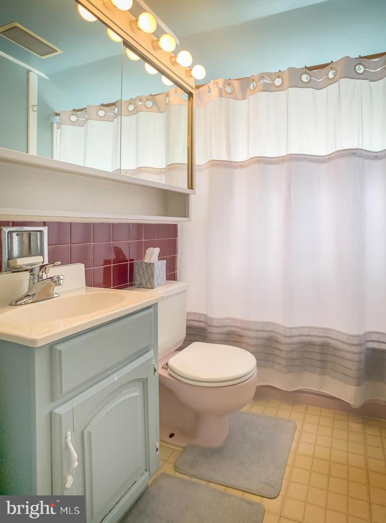 31 Honey Locust Road Levittown, PA 19056 - Photo 25 of 39 Gallery Image 25