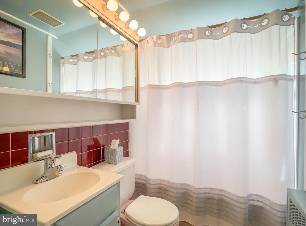 31 Honey Locust Road Levittown, PA 19056 - Photo 26 of 39 Gallery Image 26