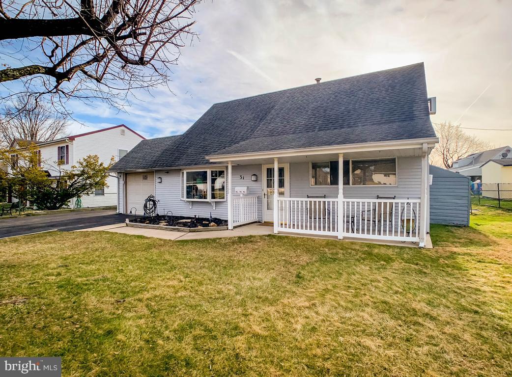 31 Honey Locust Road Levittown, PA 19056 - Photo 3 of 39 Gallery Image 3