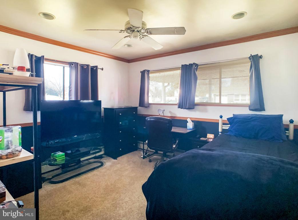 31 Honey Locust Road Levittown, PA 19056 - Photo 4 of 39 Gallery Image 4