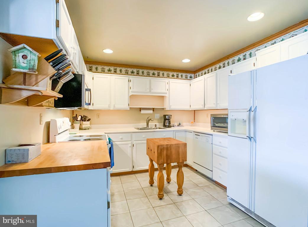31 Honey Locust Road Levittown, PA 19056 - Photo 7 of 39 Gallery Image 7