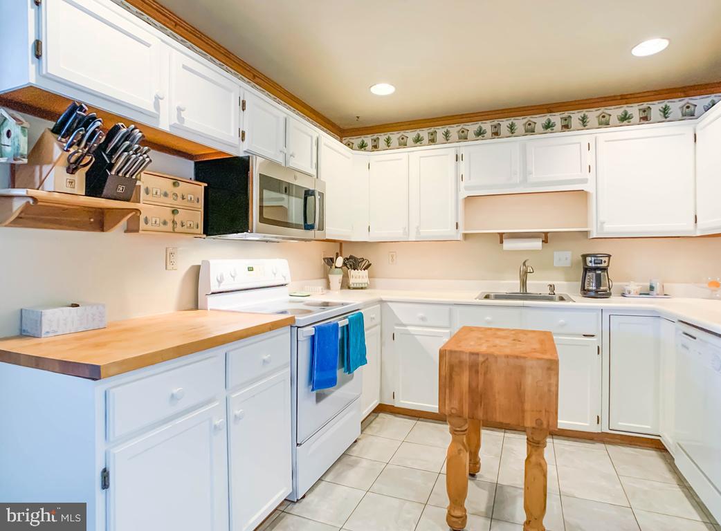 31 Honey Locust Road Levittown, PA 19056 - Photo 8 of 39 Gallery Image 8