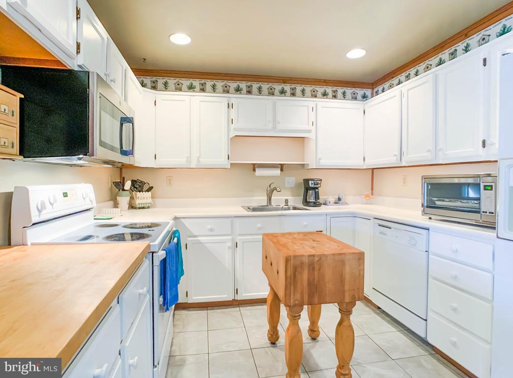 31 Honey Locust Road Levittown, PA 19056 - Photo 9 of 39 Gallery Image 9