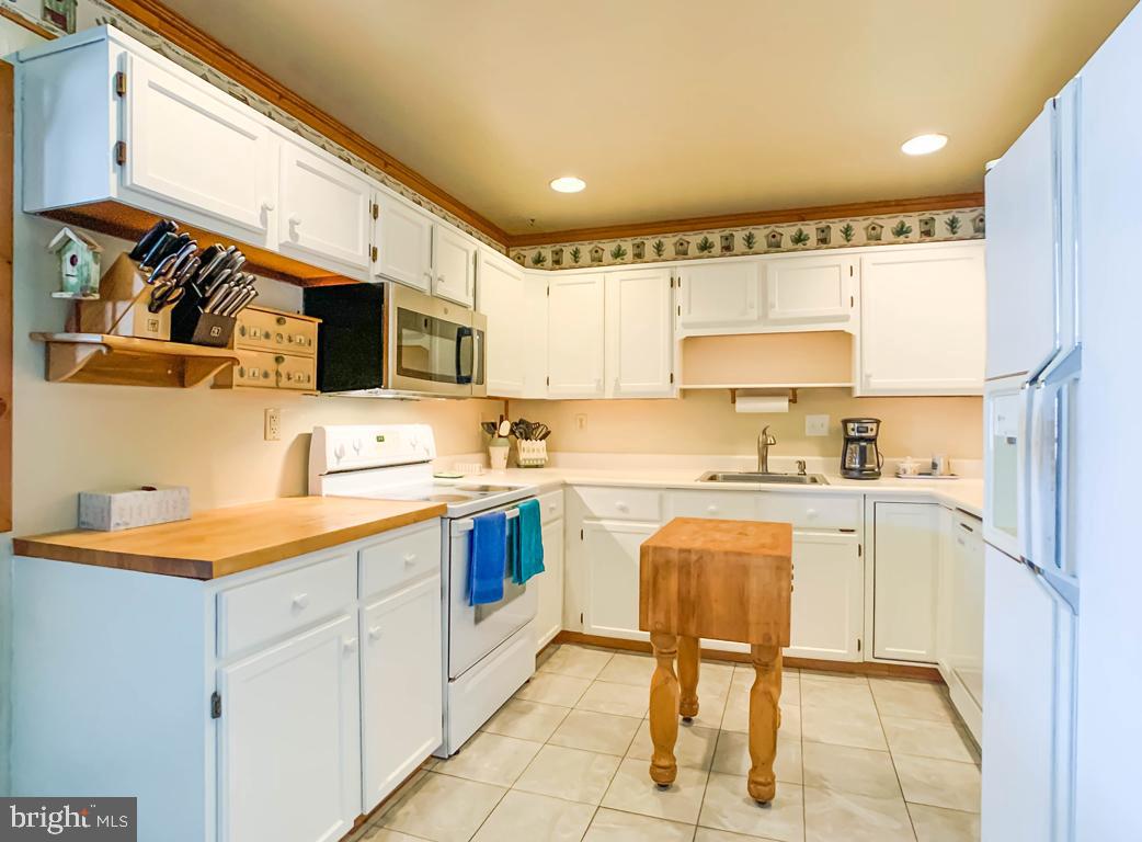 31 Honey Locust Road Levittown, PA 19056 - Photo 10 of 39 Gallery Image 10