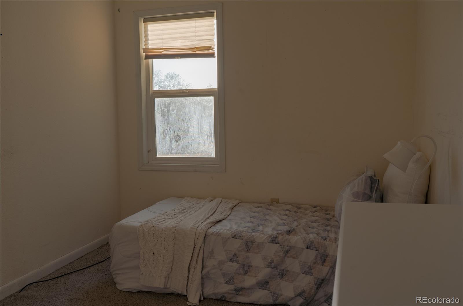 17150 County Rd PP Wray, CO 80758 - Photo 40 of 48 a bedroom with a bed and a window