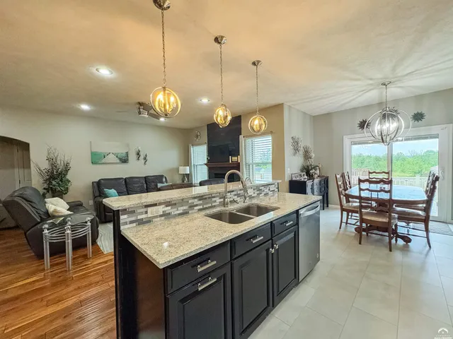 $499,900 | 216 Kisiwa Village Road, Hutchinson, KS 67502