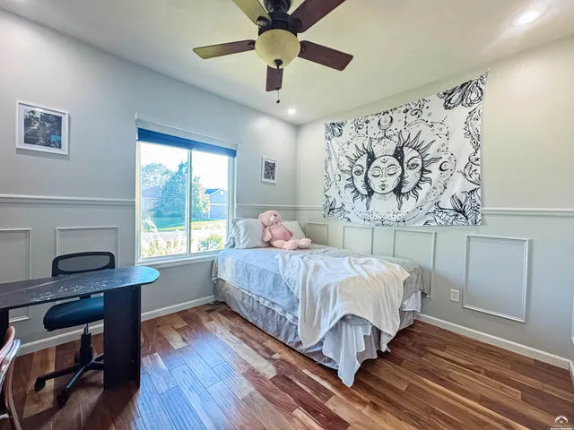 $499,900 | 216 Kisiwa Village Road, Hutchinson, KS 67502