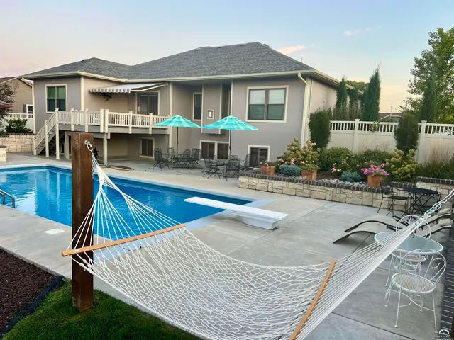 $499,900 | 216 Kisiwa Village Road, Hutchinson, KS 67502