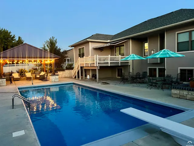 $499,900 | 216 Kisiwa Village Road, Hutchinson, KS 67502