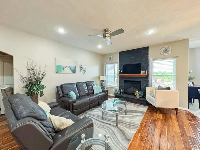 $499,900 | 216 Kisiwa Village Road, Hutchinson, KS 67502