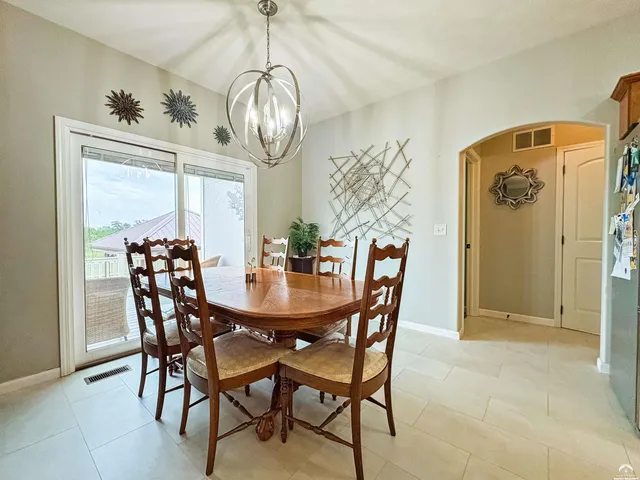 $499,900 | 216 Kisiwa Village Road, Hutchinson, KS 67502