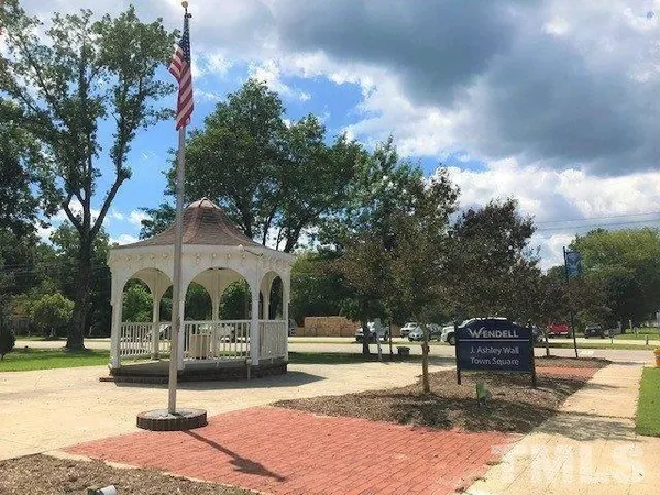 a view of a house with entertaining space