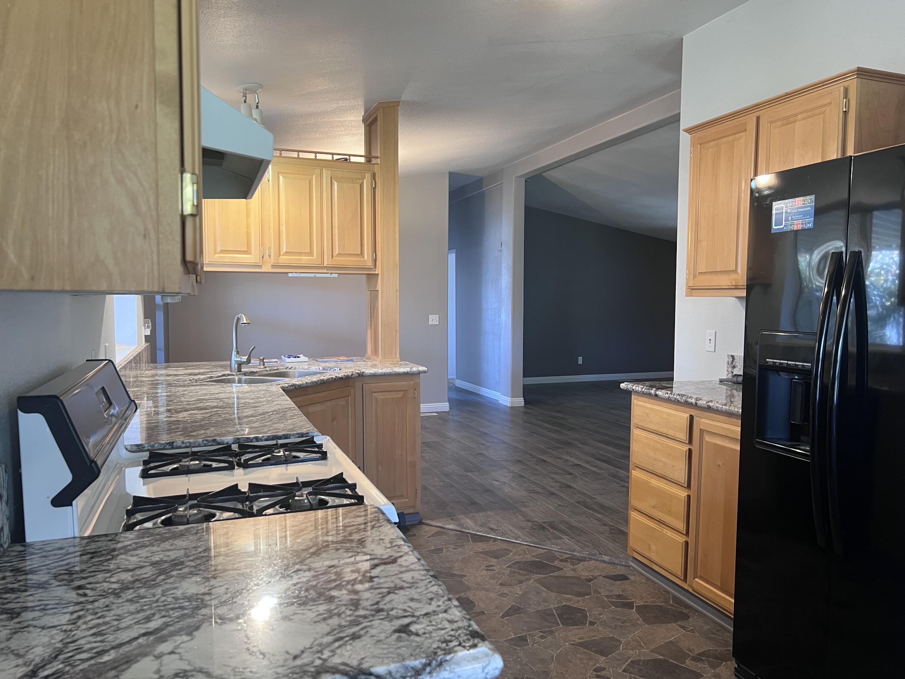 21276 White Pine Drive, Unit SPC 50 Tehachapi, CA 93561 - Photo 14 of 32 IMG_4118