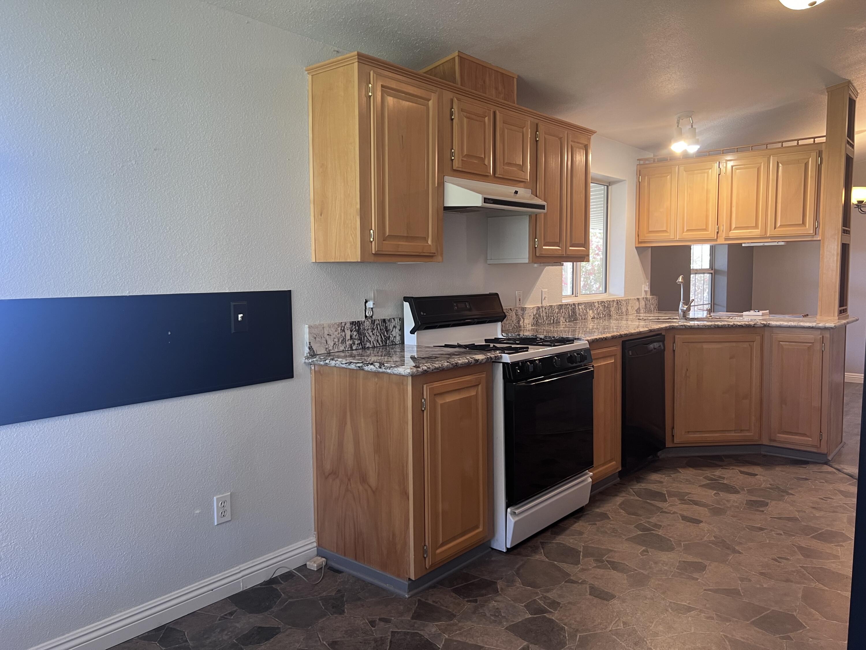21276 White Pine Drive, Unit SPC 50 Tehachapi, CA 93561 - Photo 15 of 32 IMG_4128