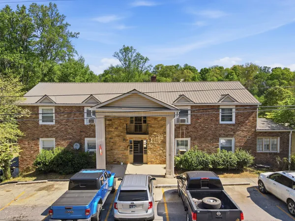 $999,000 | 212 Westwood Drive, McMinnville, TN 37110