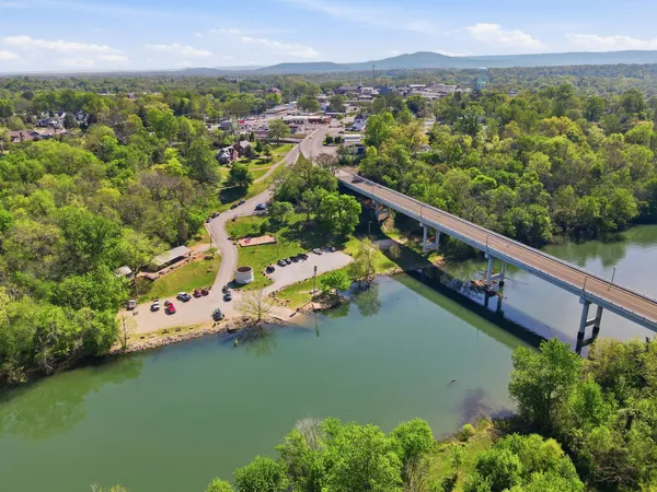 $999,000 | 212 Westwood Drive, McMinnville, TN 37110