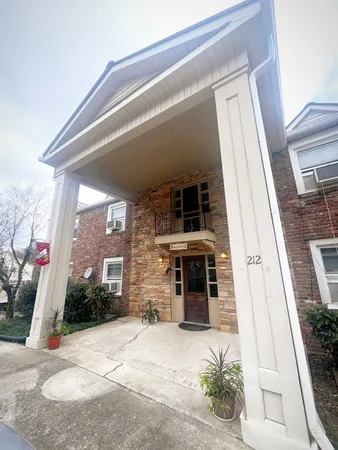 $999,000 | 212 Westwood Drive, McMinnville, TN 37110