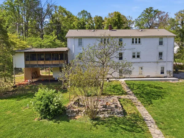 $999,000 | 212 Westwood Drive, McMinnville, TN 37110