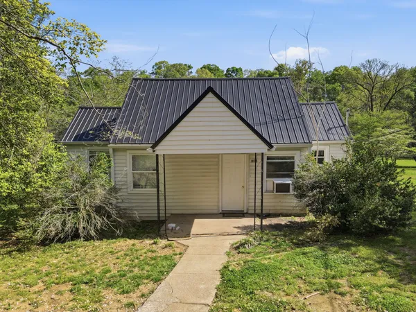 $999,000 | 212 Westwood Drive, McMinnville, TN 37110