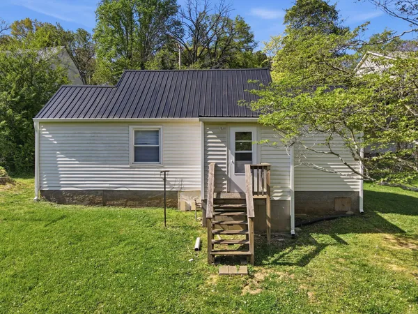 $999,000 | 212 Westwood Drive, McMinnville, TN 37110