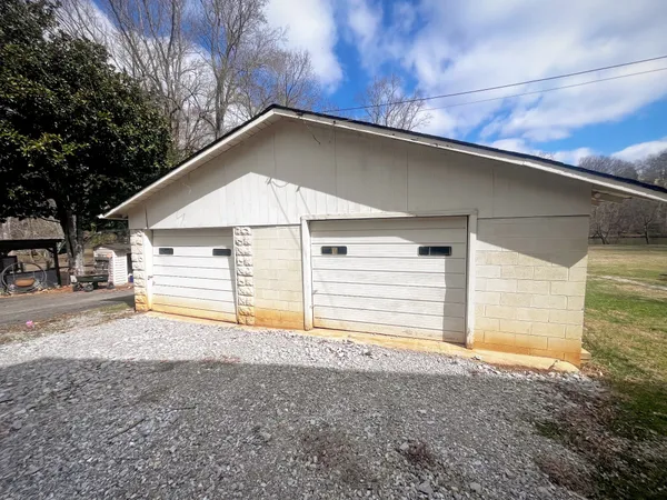 $999,000 | 212 Westwood Drive, McMinnville, TN 37110