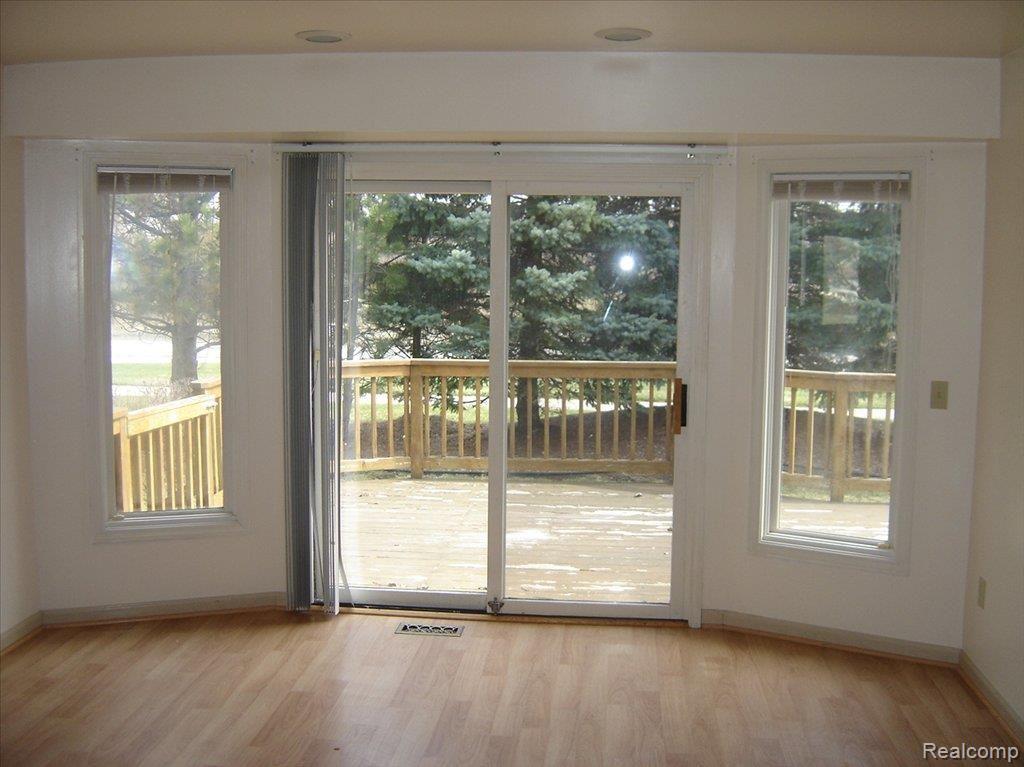 1287 Ridgeview Circle Lake Orion, MI 48362 - Photo 7 of 22 DSC09557