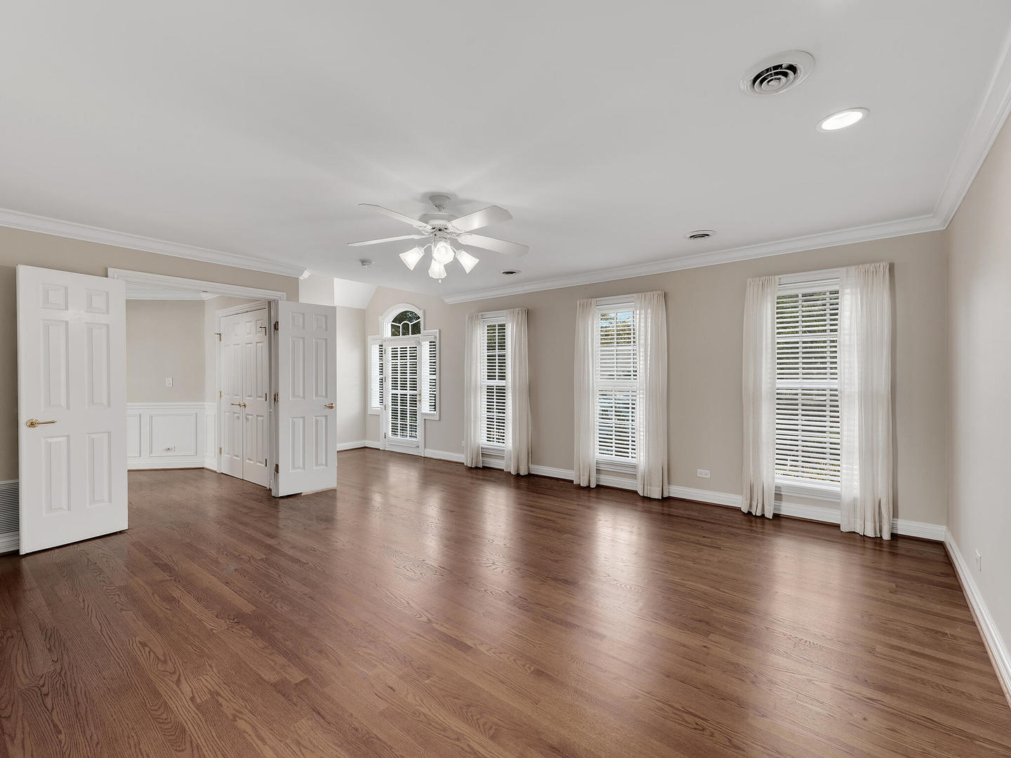 237 North County Line Road Hinsdale, IL 60521 - Photo 14 of 25 a view of an empty room with wooden floor and a window