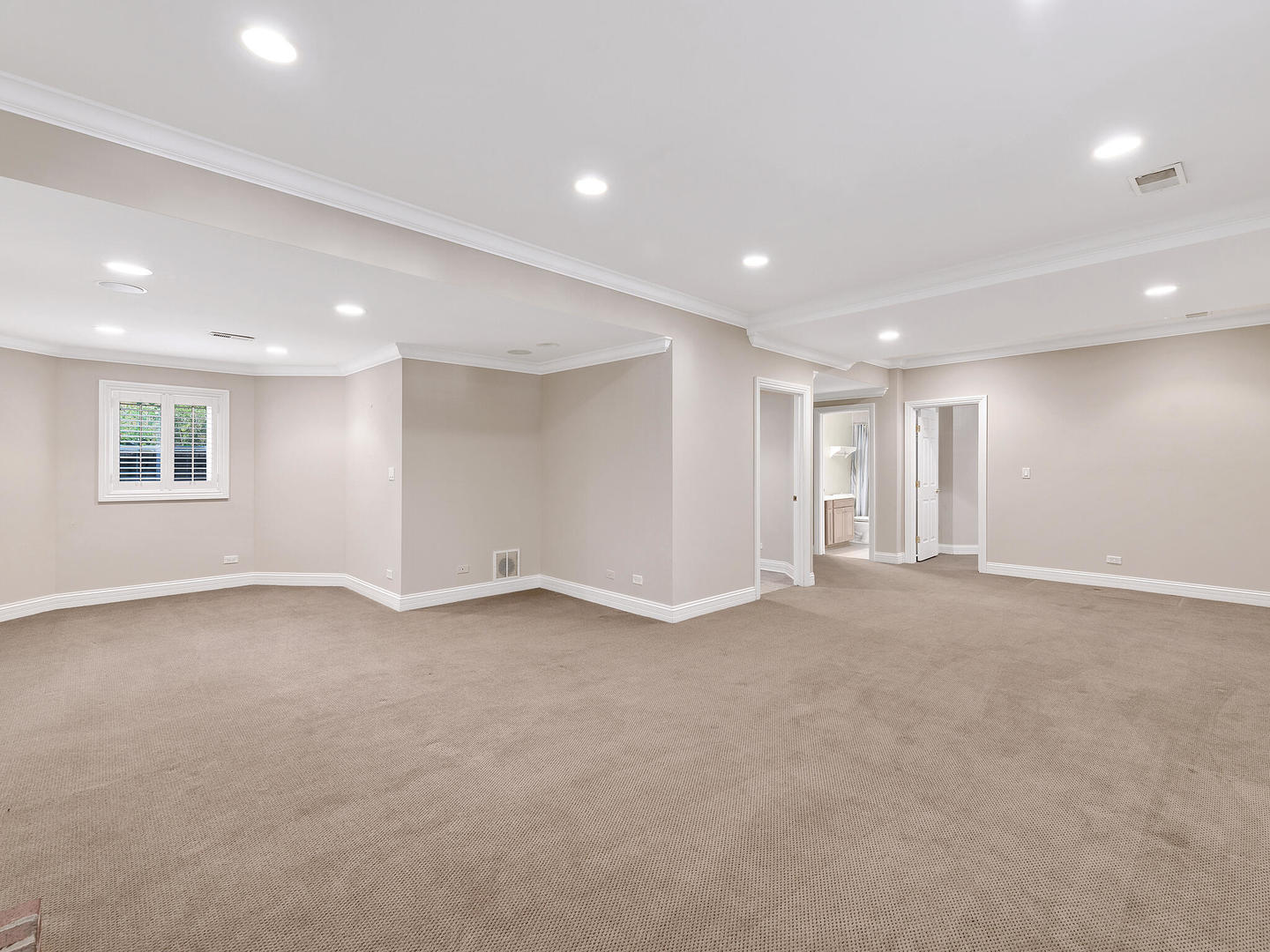 237 North County Line Road Hinsdale, IL 60521 - Photo 22 of 25 a view of an empty room with a window