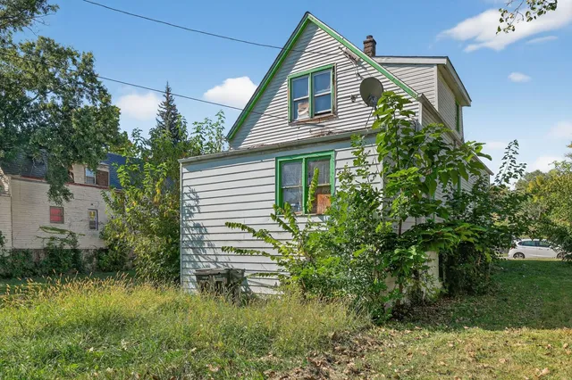 a house view with a outdoor space