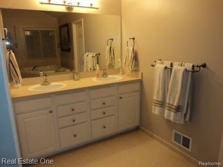 3238 Everett Drive Rochester, MI 48307 - Photo 18 of 19 Bath