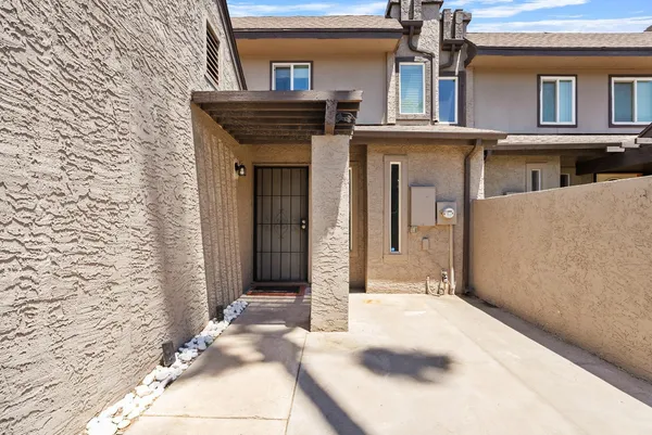 $2,100 | 2232 West Lindner Avenue, Unit 15, Mesa, AZ 85202