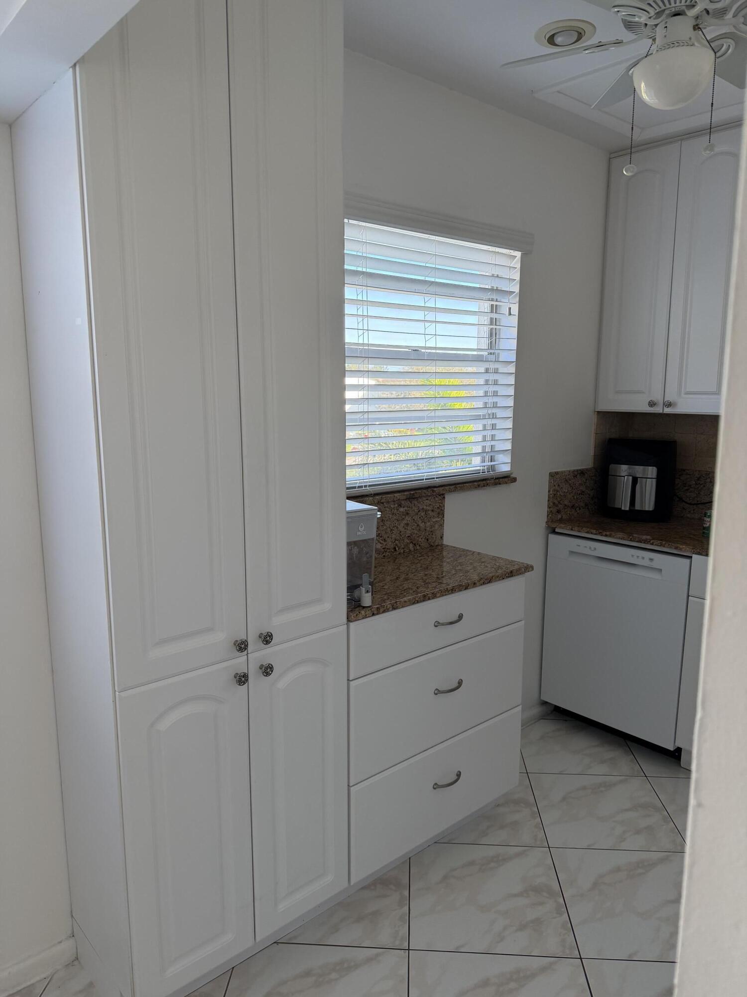 332 Mansfield H Boca Raton, FL 33434 - Photo 4 of 27 IMG_1503