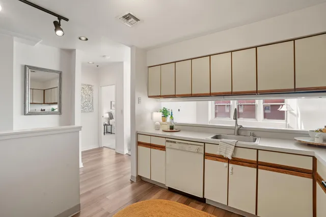 $199,900 | 234 North Broadway, Unit 608, Milwaukee, WI 53202