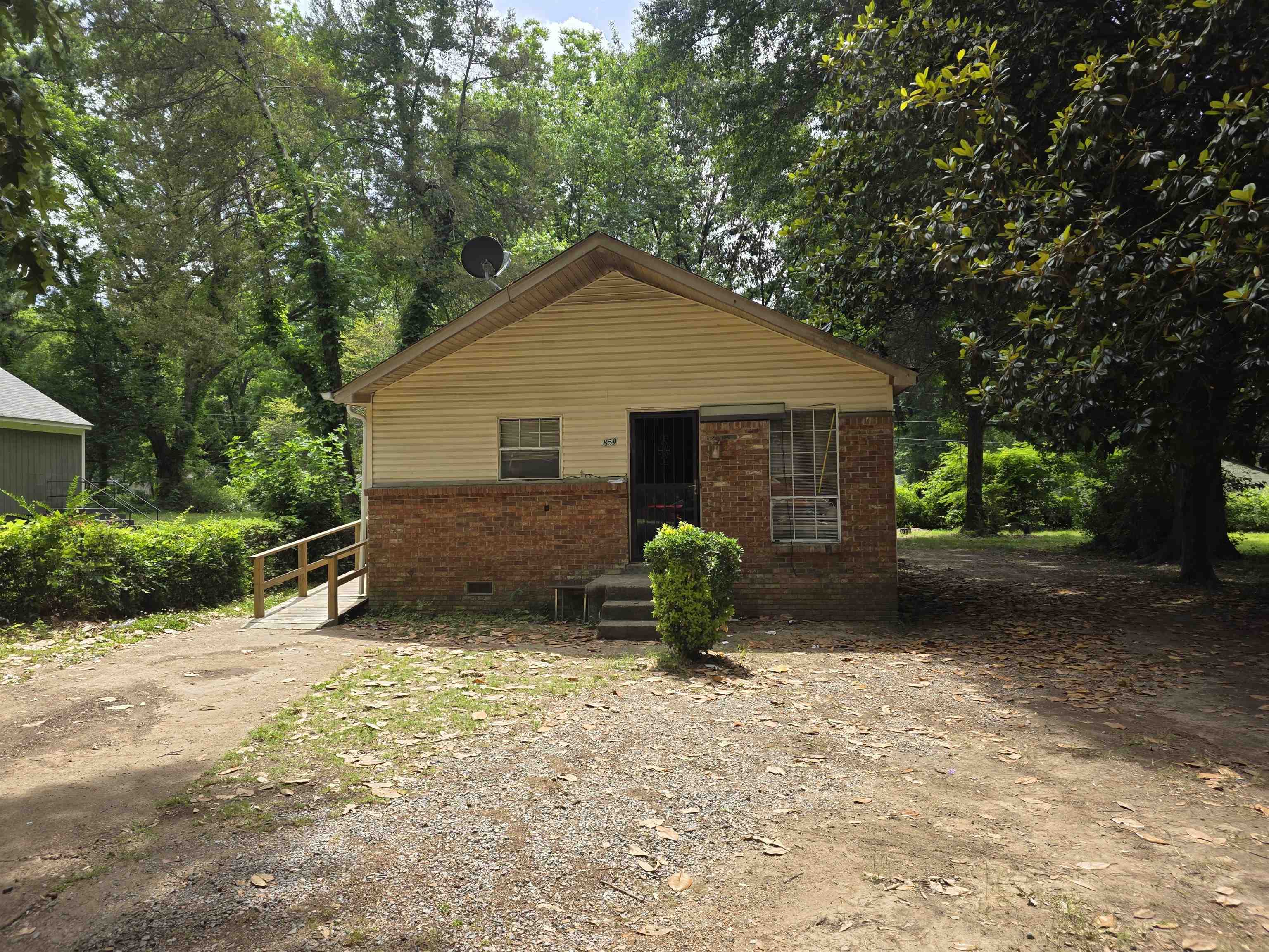 859 North Ball Road Memphis, TN 38106 - Photo 1 of 6