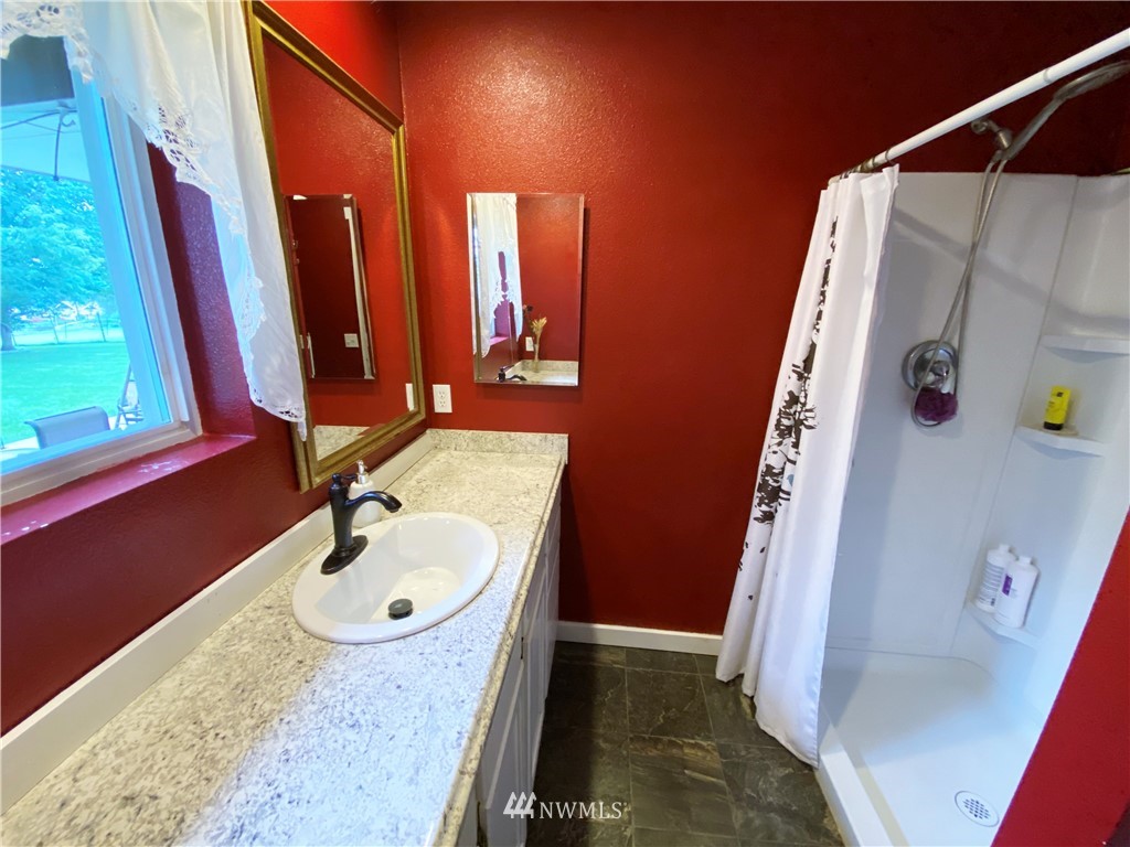 4616 West Wernett Road Pasco, WA 99301 - Photo 14 of 40 Gallery Image 14
