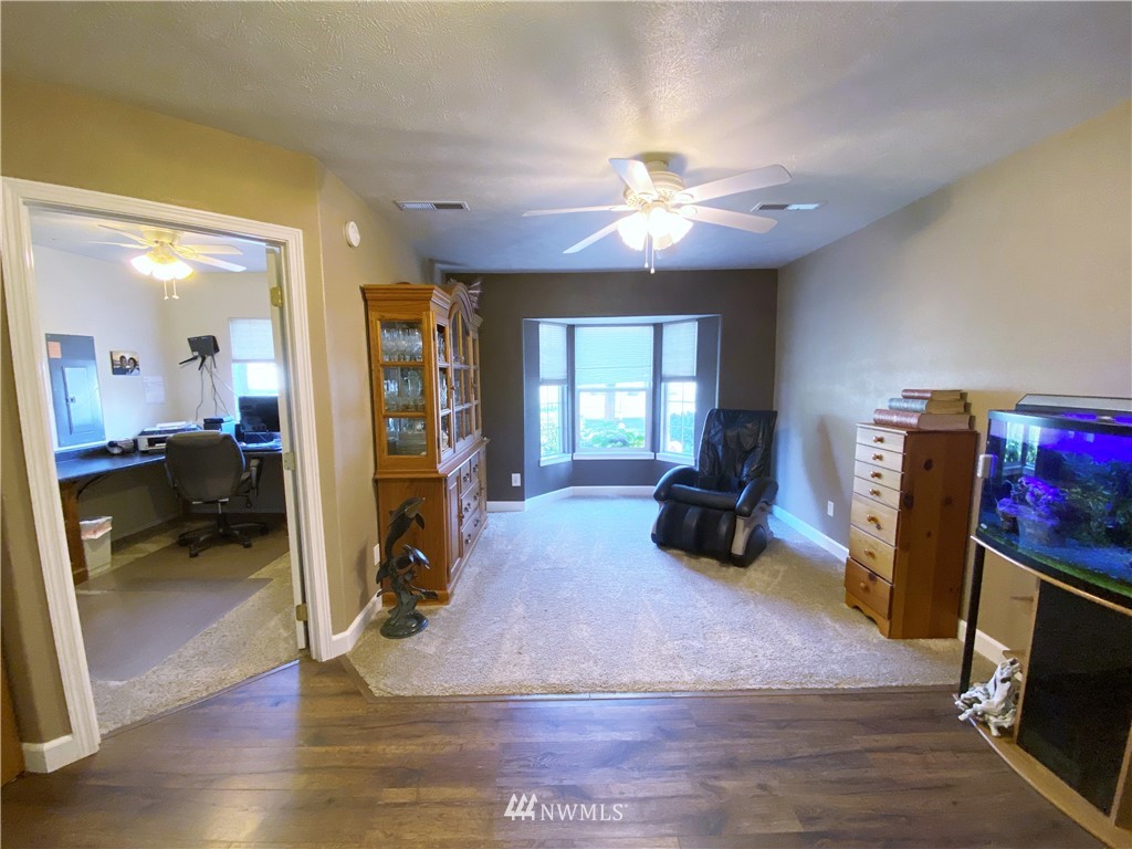 4616 West Wernett Road Pasco, WA 99301 - Photo 5 of 40 Gallery Image 5